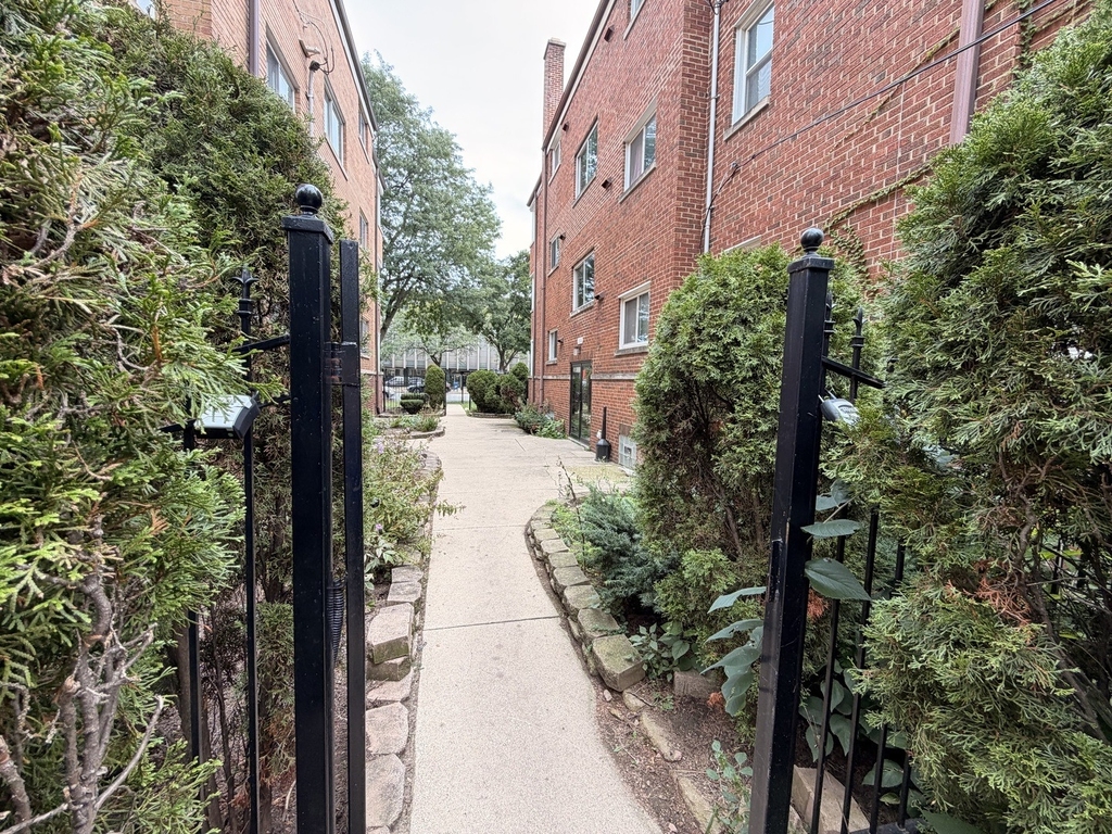 1516 Harlem Avenue N - Photo 2