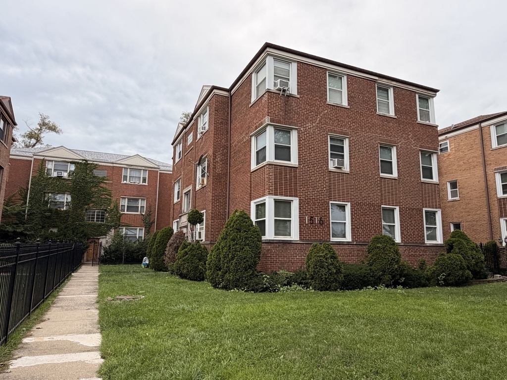 1516 Harlem Avenue N - Photo 0