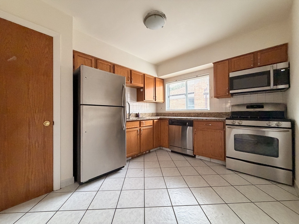 1516 Harlem Avenue N - Photo 4