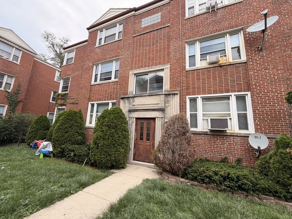 1516 Harlem Avenue N - Photo 1