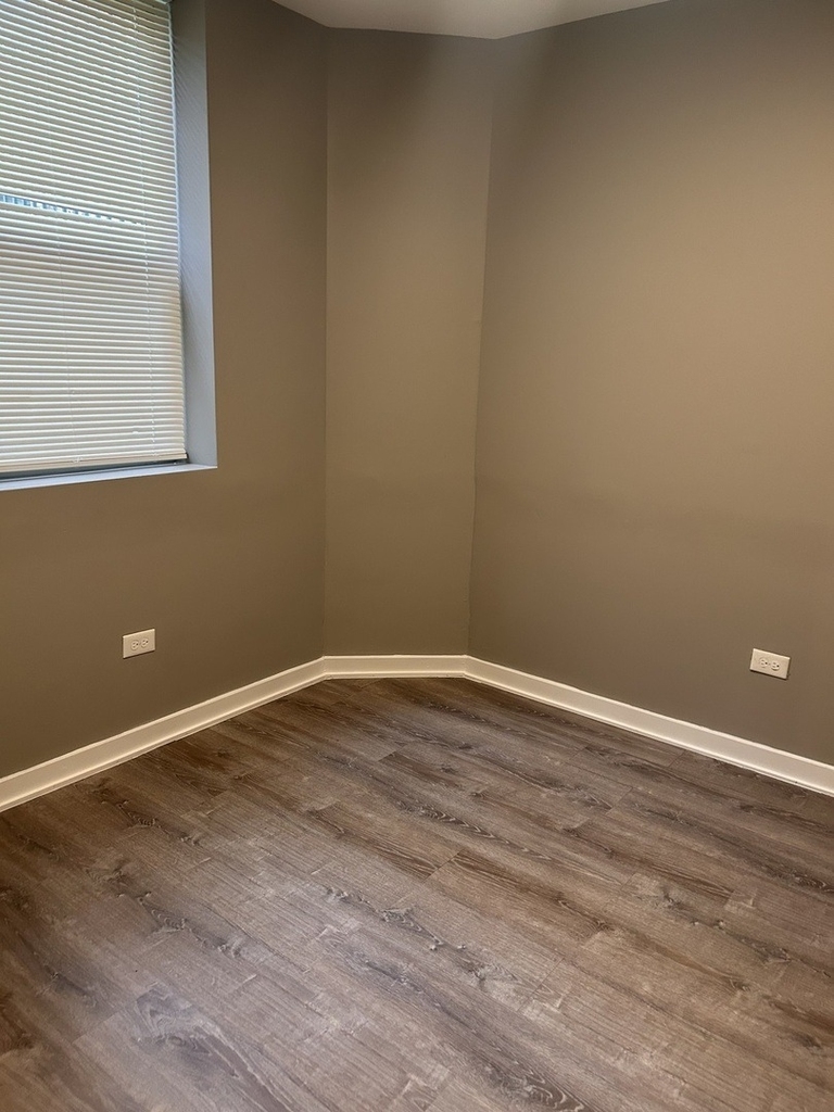 4400 S Drexel Boulevard - Photo 2