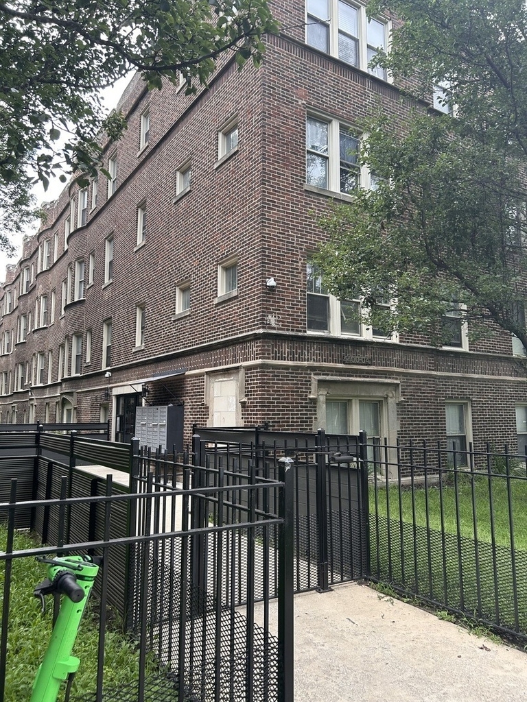 4400 S Drexel Boulevard - Photo 0