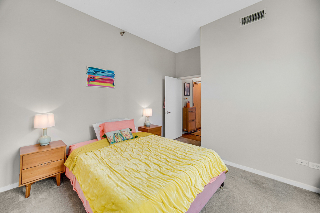 1600 S Indiana Avenue - Photo 21