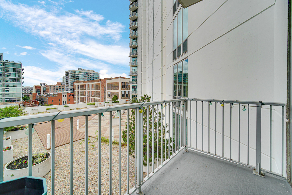 1600 S Indiana Avenue - Photo 12