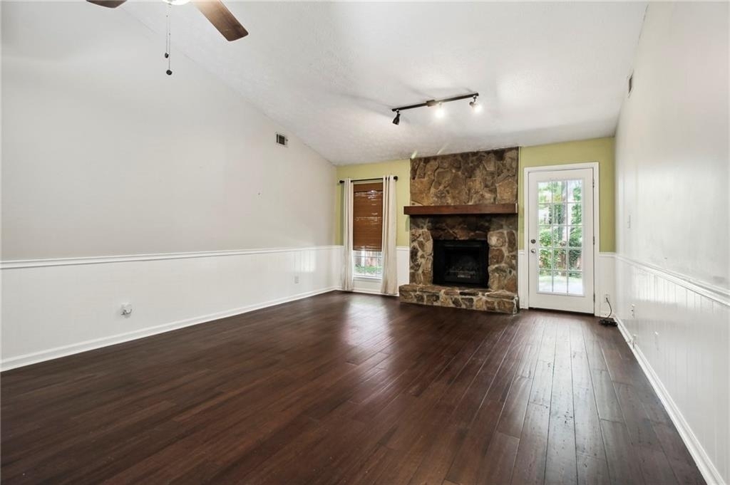 455 Barrington Drive W - Photo 8