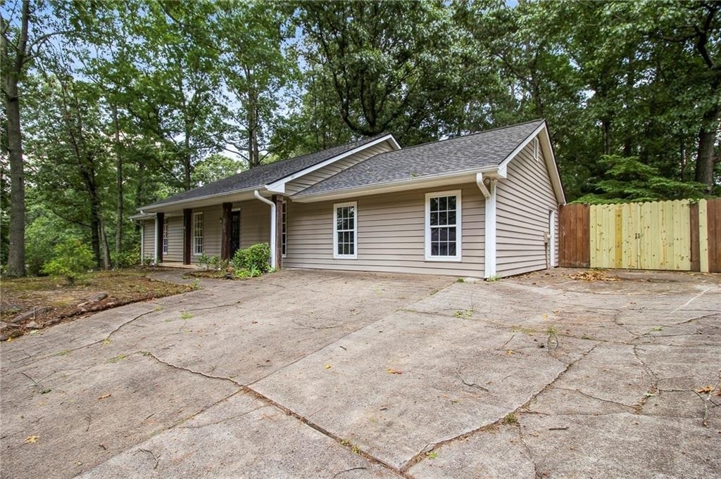 455 Barrington Drive W - Photo 0