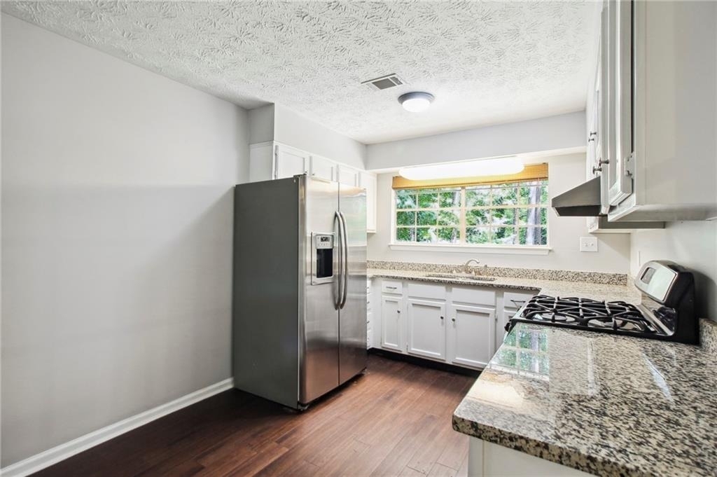 455 Barrington Drive W - Photo 10