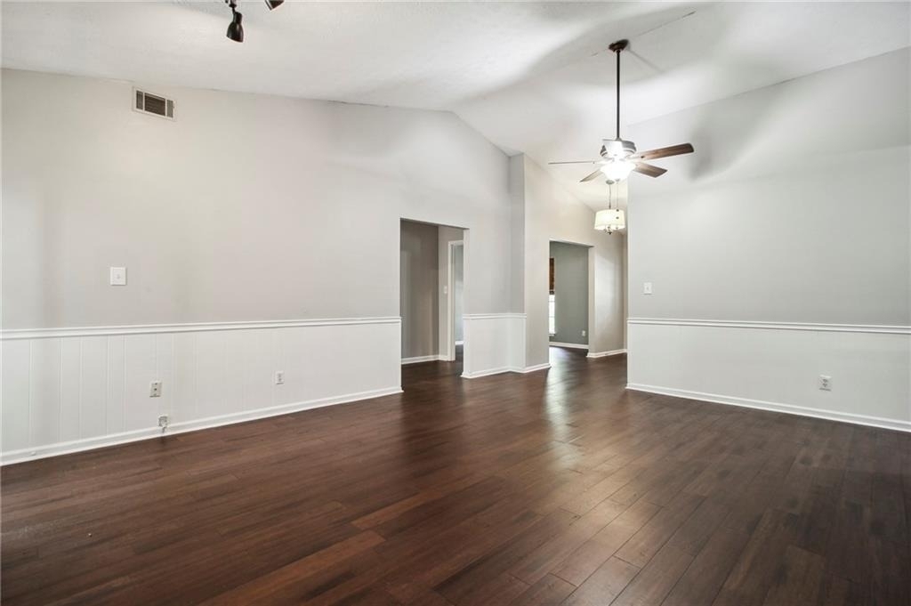 455 Barrington Drive W - Photo 9