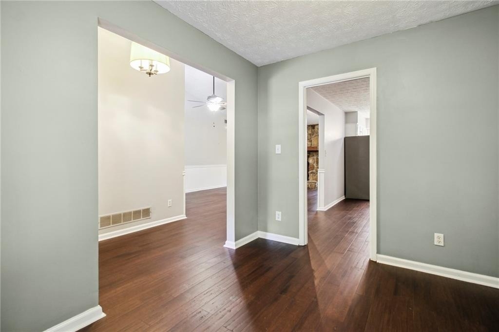455 Barrington Drive W - Photo 6
