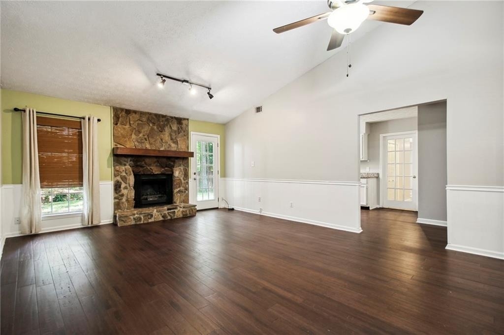 455 Barrington Drive W - Photo 7