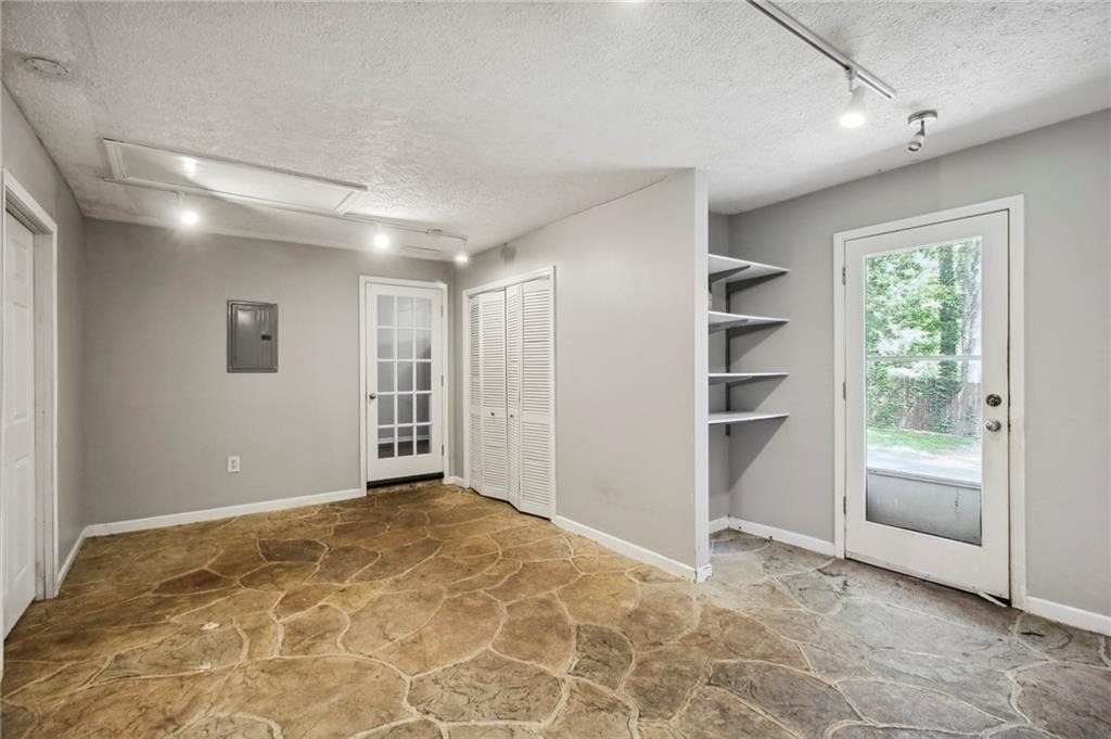 455 Barrington Drive W - Photo 14