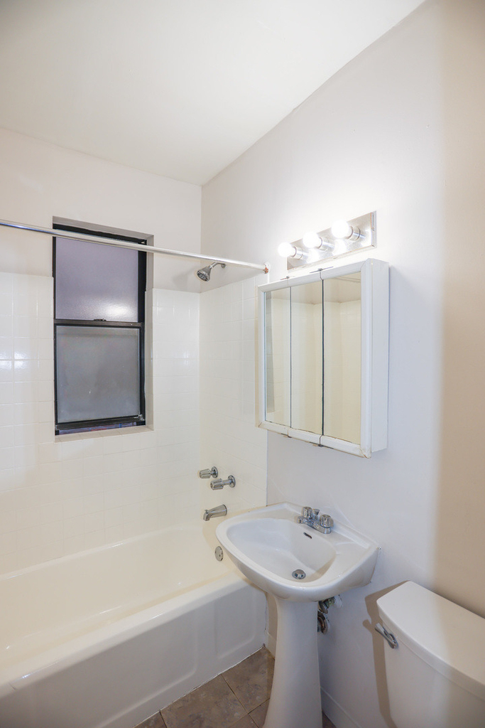 5210 S Woodlawn Avenue - Photo 2