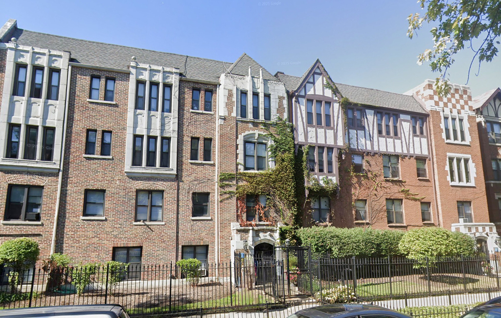 5210 S Woodlawn Avenue - Photo 0