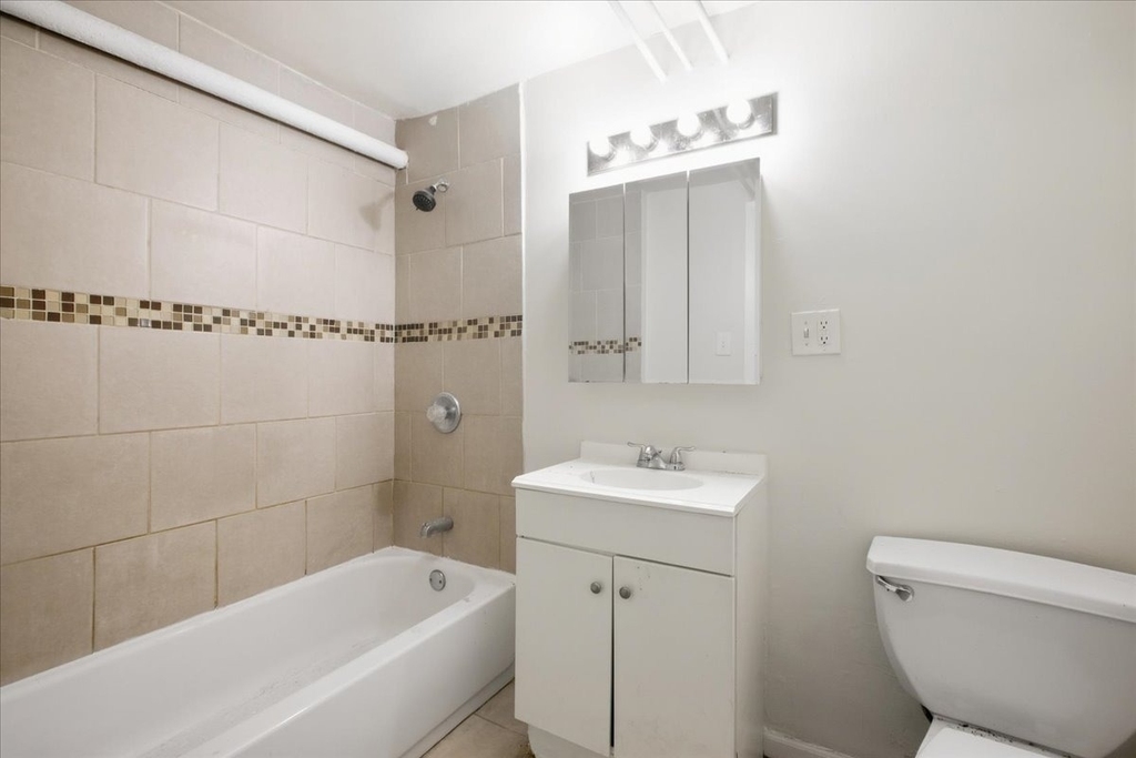 5020 S Blackstone Avenue - Photo 10