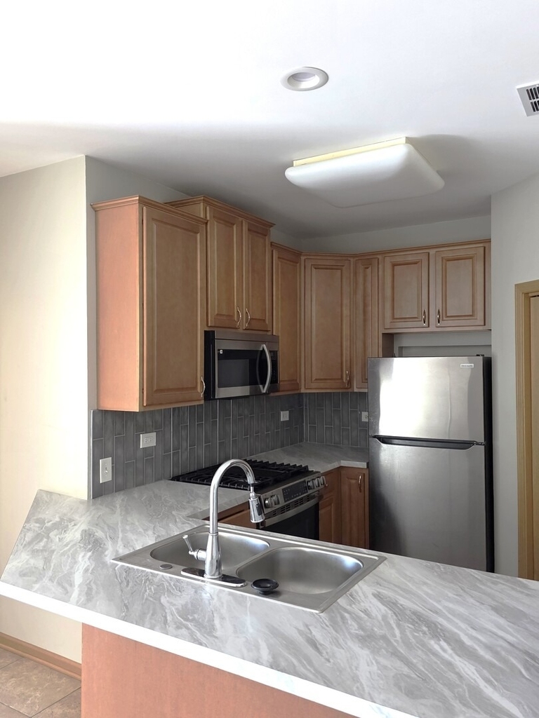 1990 Larkin Avenue - Photo 6