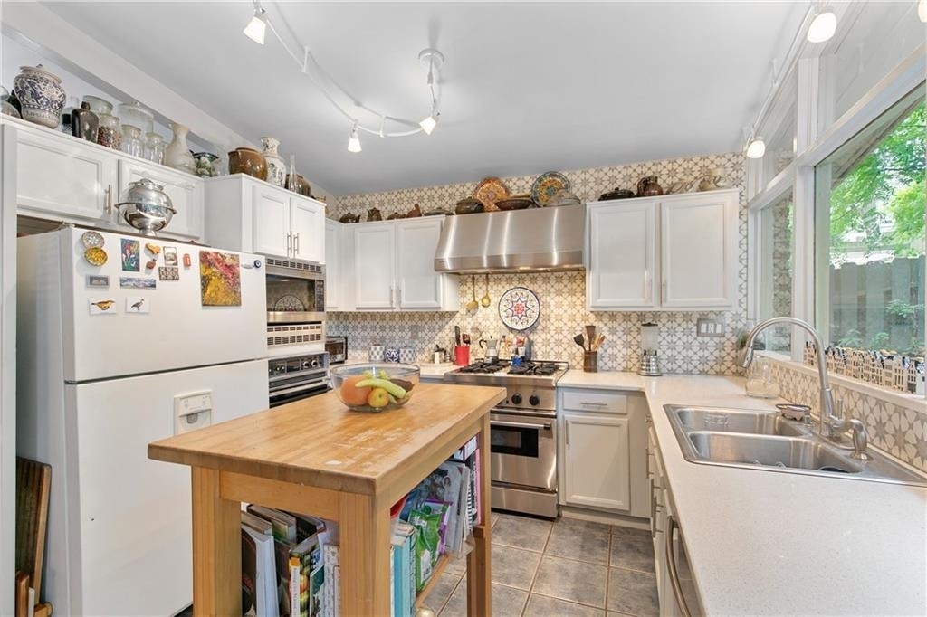 1232 Bernadette Lane Ne - Photo 2