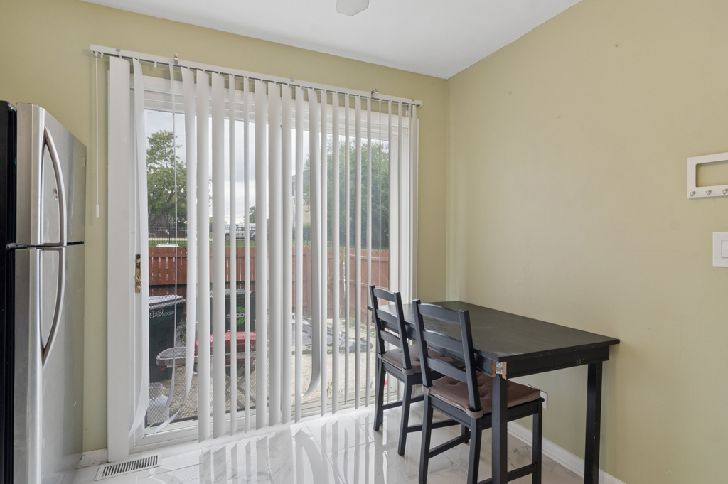 3062 Kingston Court - Photo 4