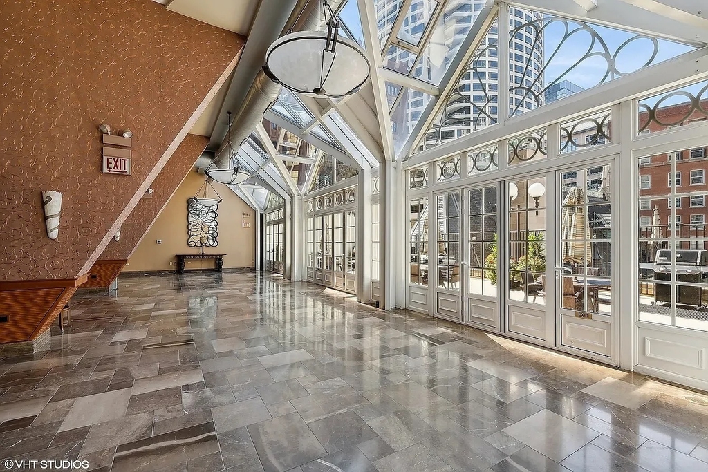 111 E Chestnut Street - Photo 33