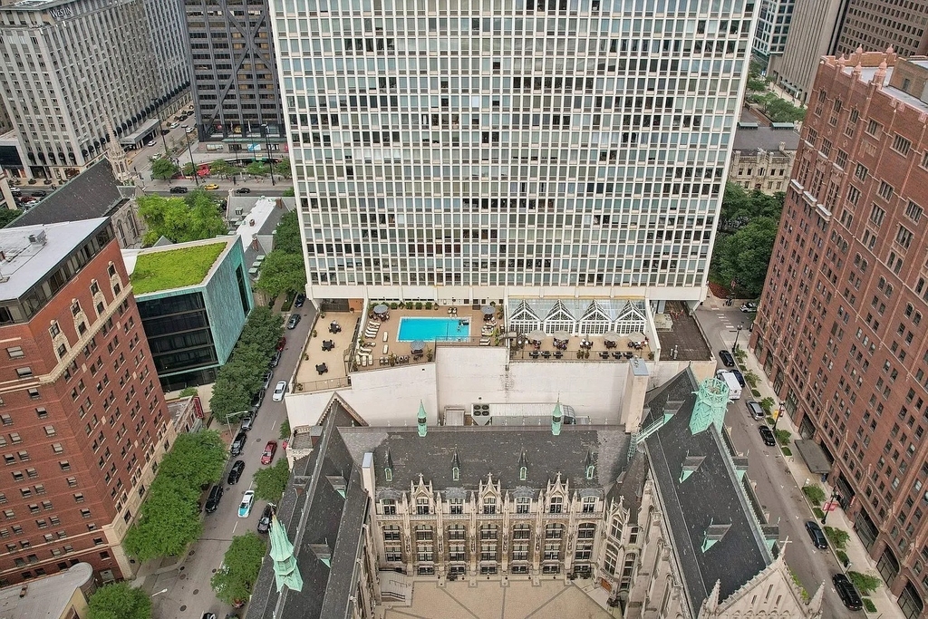 111 E Chestnut Street - Photo 35