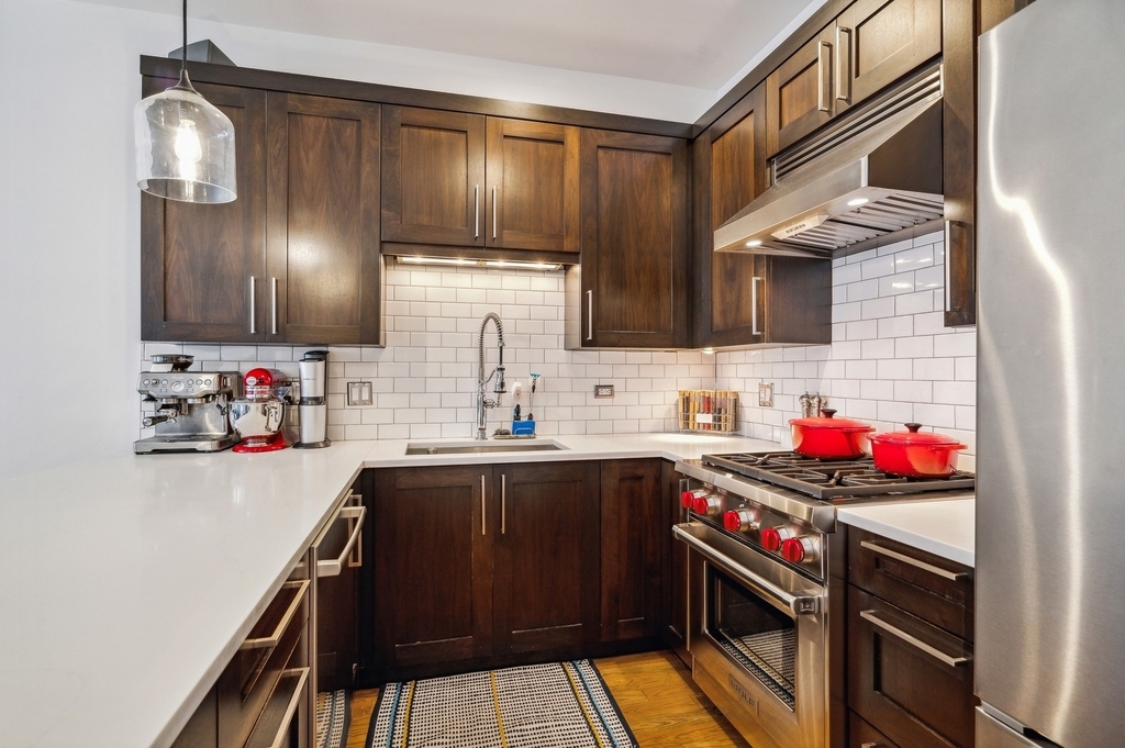 120 N Halsted Street - Photo 1