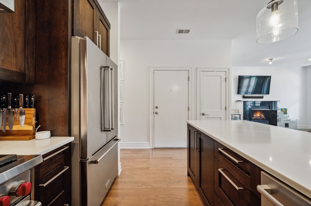 120 N Halsted Street - Photo 2