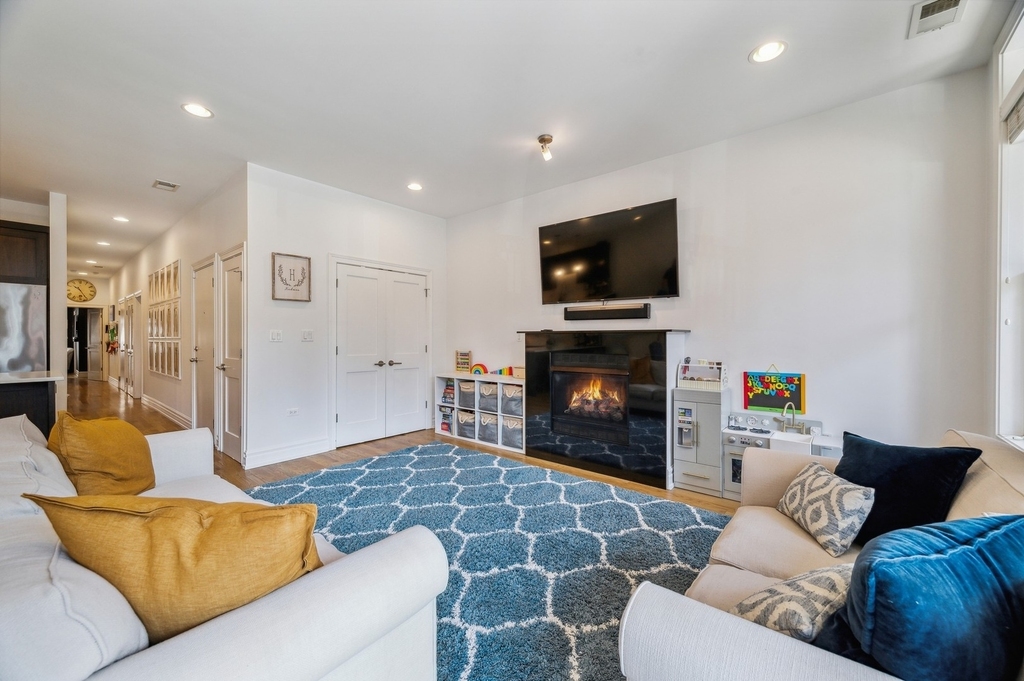 120 N Halsted Street - Photo 3