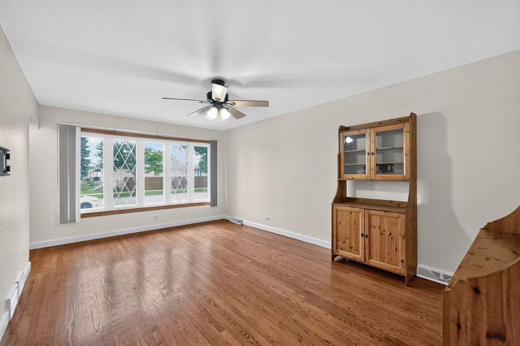 8632 W Ainslie Street - Photo 5