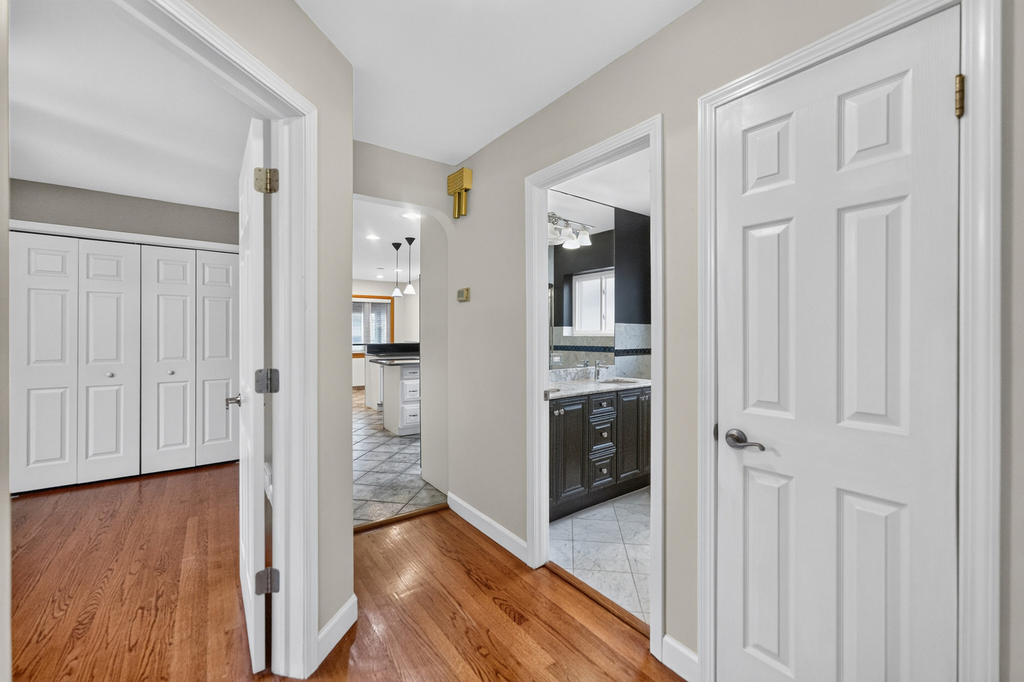 8632 W Ainslie Street - Photo 6