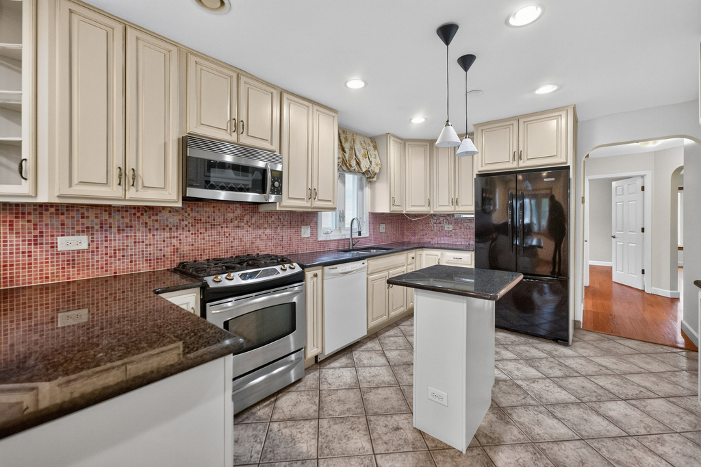 8632 W Ainslie Street - Photo 2