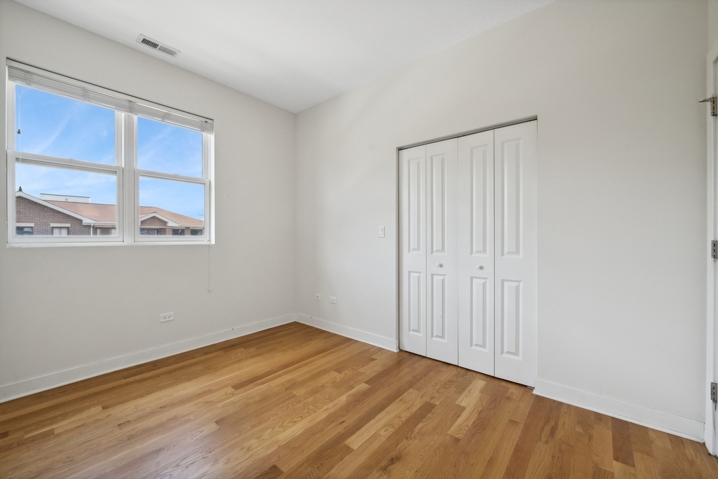 1956 W Ohio Street - Photo 16