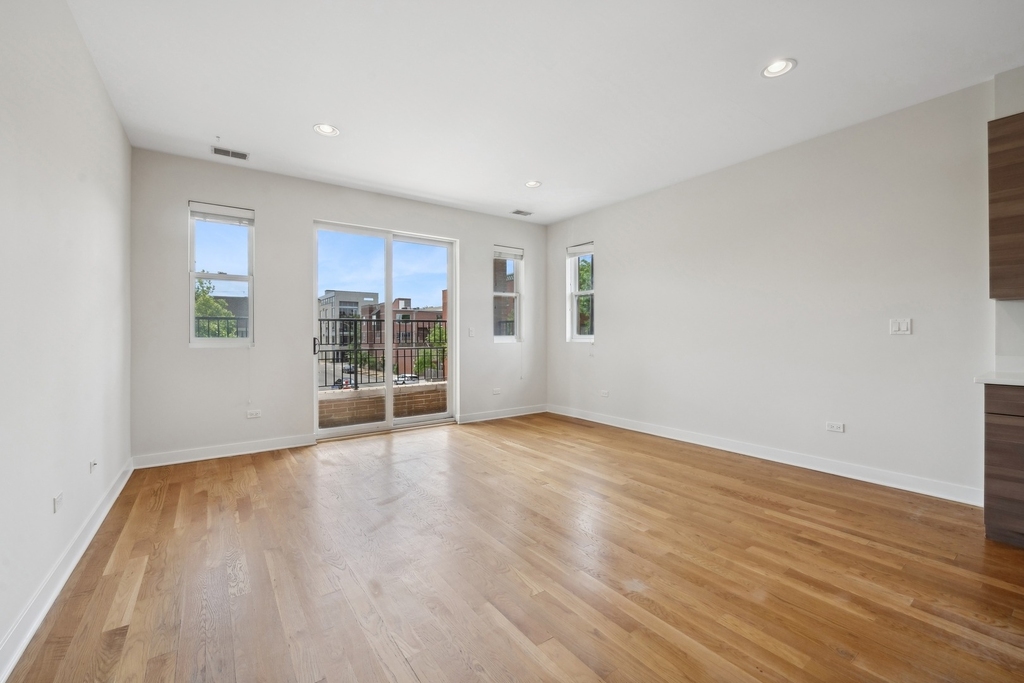 1956 W Ohio Street - Photo 2