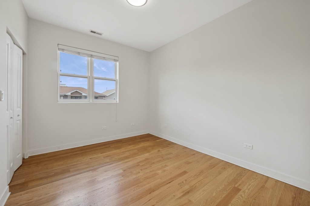 1956 W Ohio Street - Photo 17