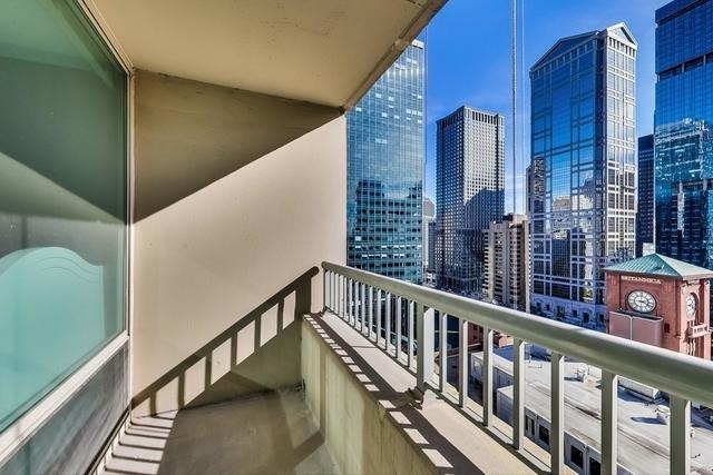 345 N La Salle Drive - Photo 2