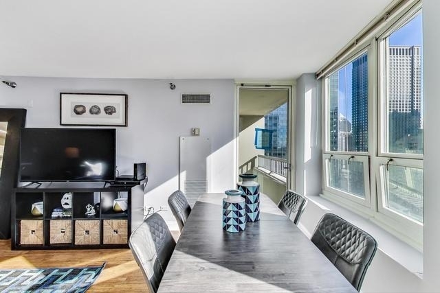 345 N La Salle Drive - Photo 6