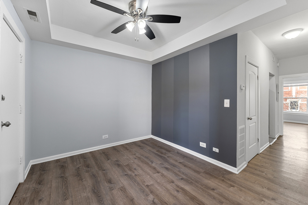 7451 N Greenview Avenue - Photo 1