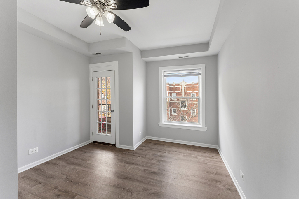 7451 N Greenview Avenue - Photo 2