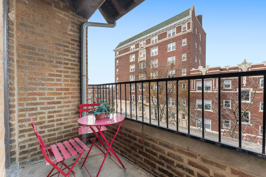 7451 N Greenview Avenue - Photo 4