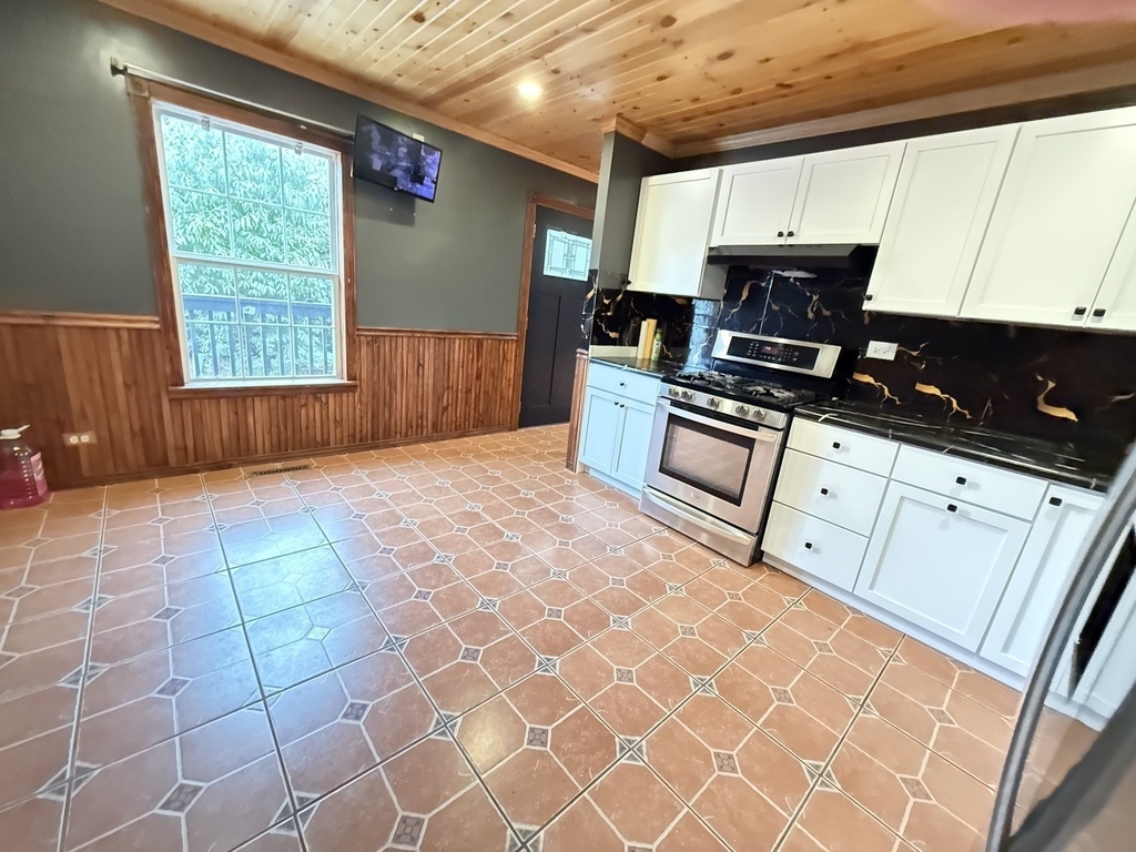 1030 Crescent Court - Photo 5