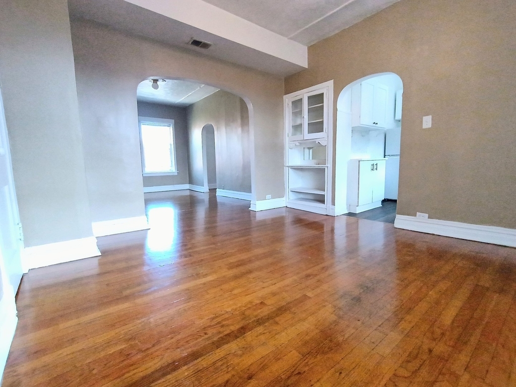 3514 N Broadway Street - Photo 1