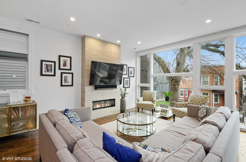 2903 W Lyndale Street - Photo 3
