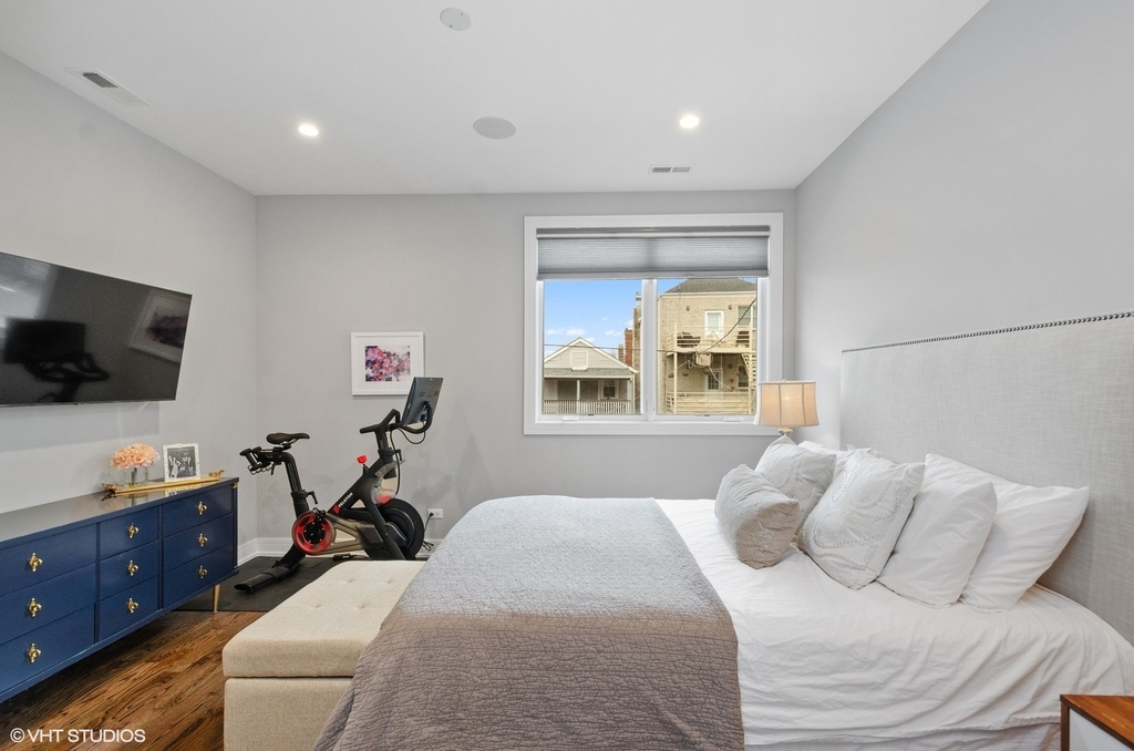 2903 W Lyndale Street - Photo 9