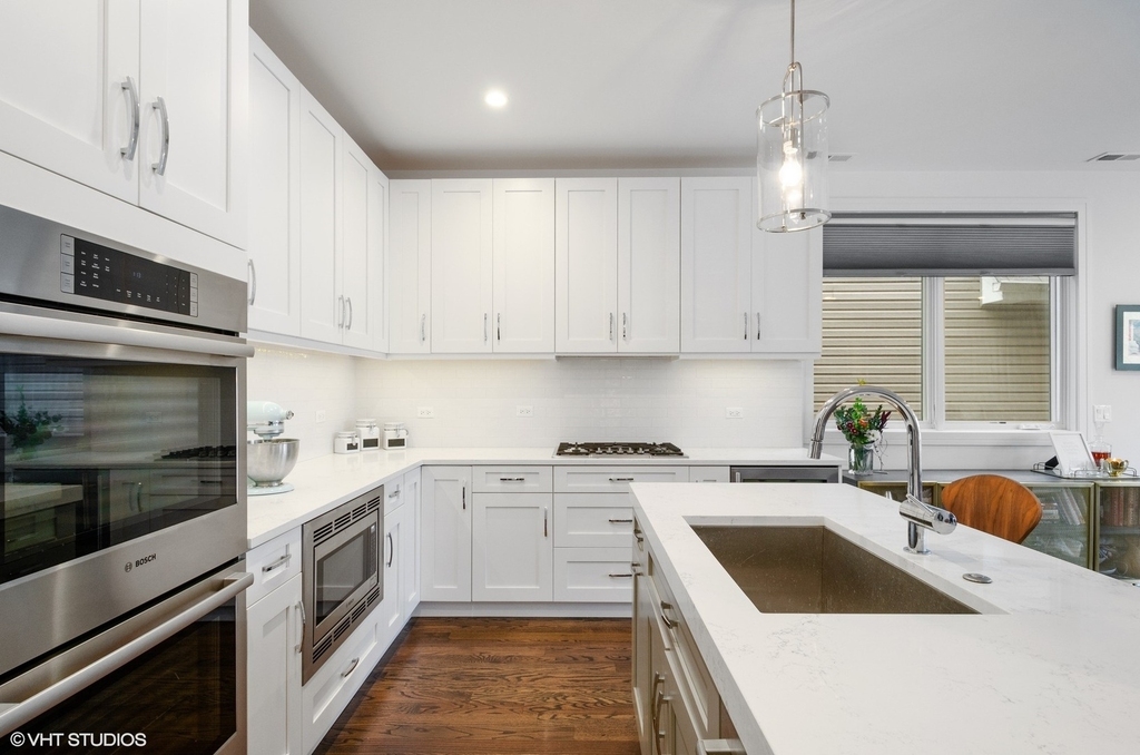 2903 W Lyndale Street - Photo 2