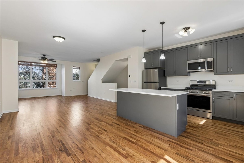 3224 N Kilbourn Avenue - Photo 2