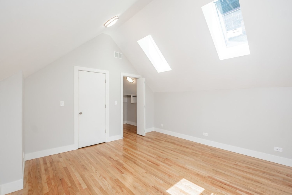 2112 W Roscoe Street - Photo 7