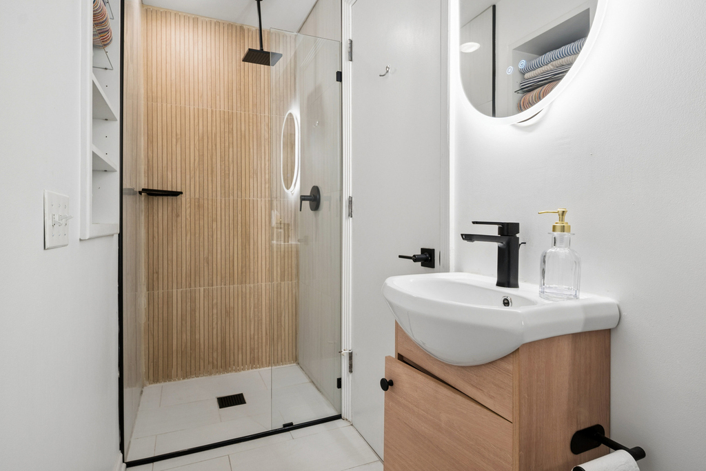 310 N Clinton Street - Photo 4