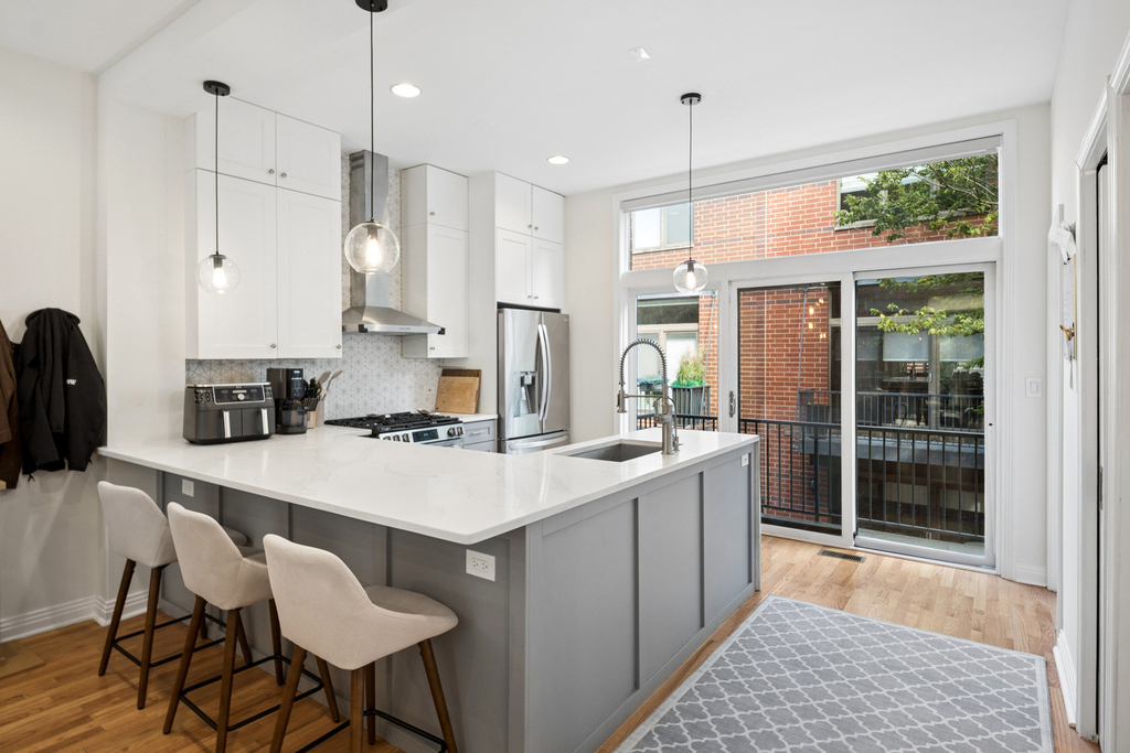 310 N Clinton Street - Photo 6