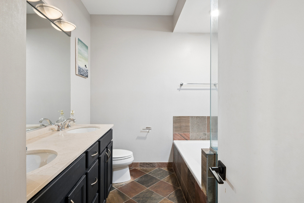 310 N Clinton Street - Photo 16
