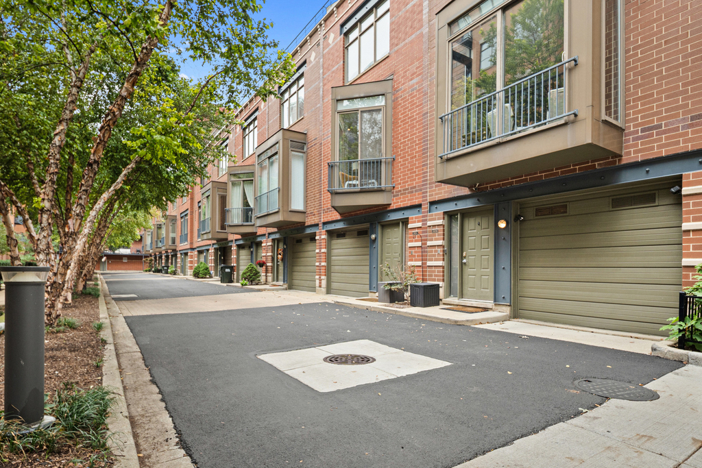 310 N Clinton Street - Photo 0