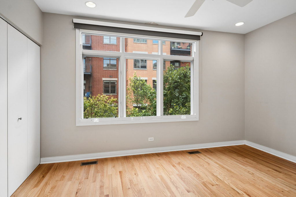 310 N Clinton Street - Photo 15