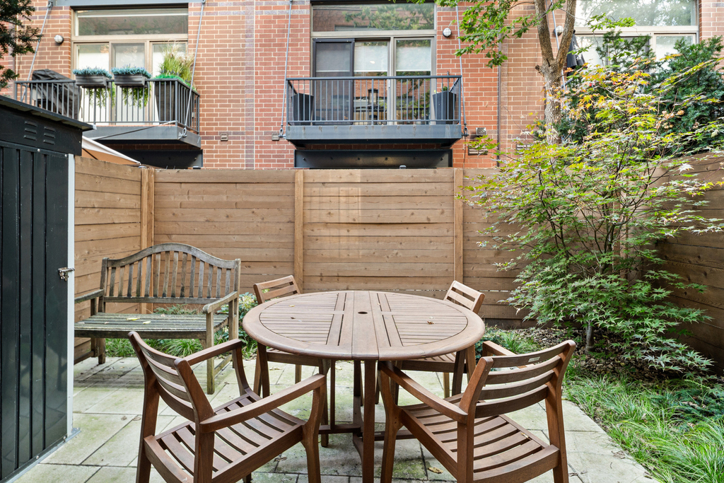 310 N Clinton Street - Photo 3